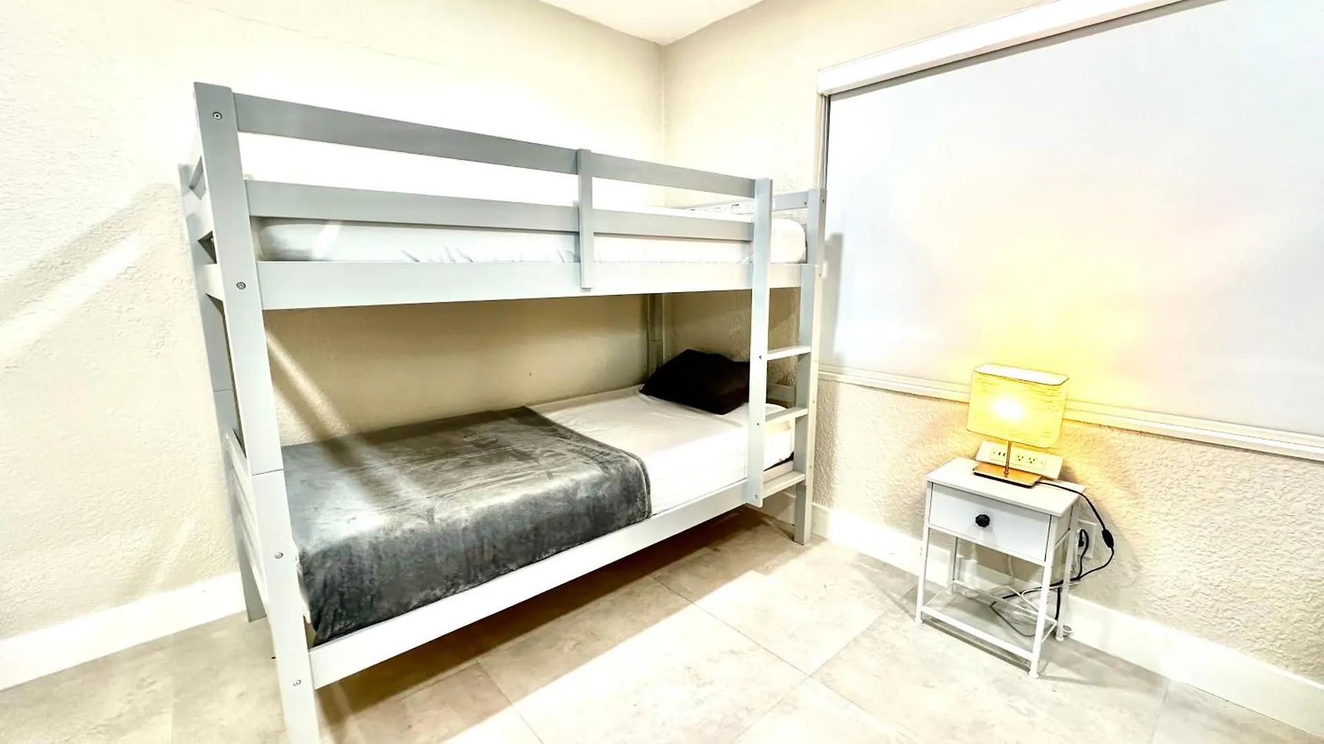 Hostel World Connect Miami