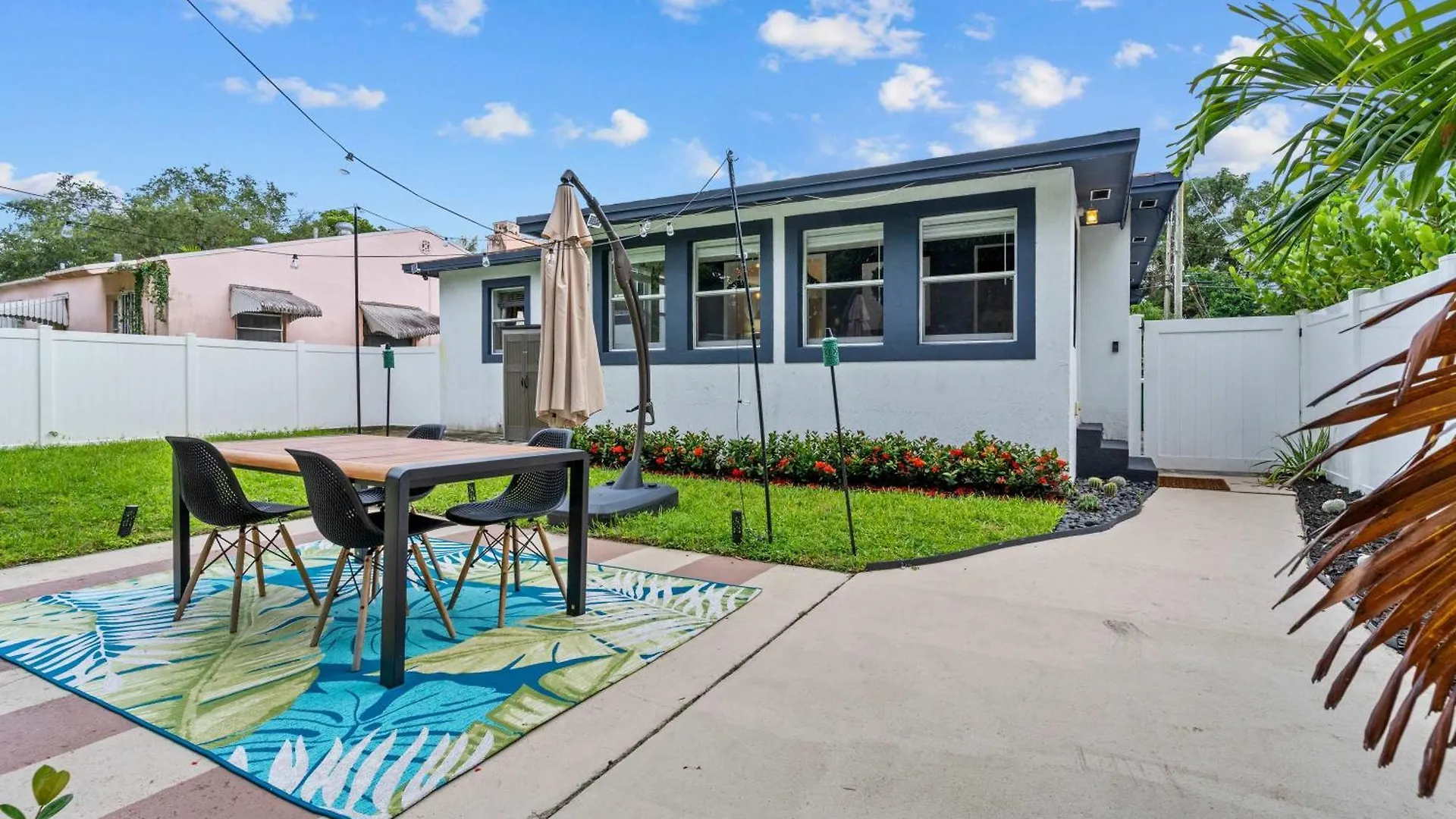 Holiday home Arthaus- Fully Stocked Kitchen And Fenced Yard *