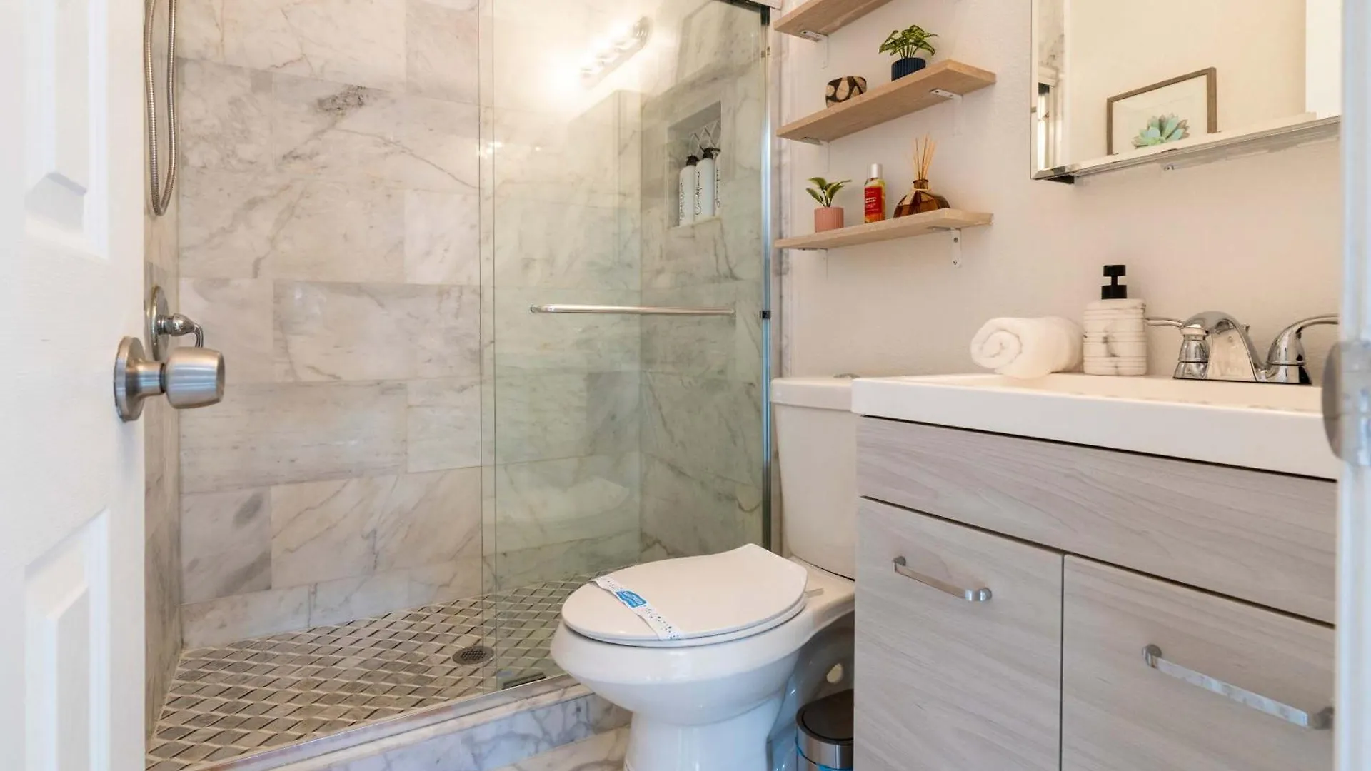 Arthaus- Fully Stocked Kitchen And Fenced Yard Holiday home Miami