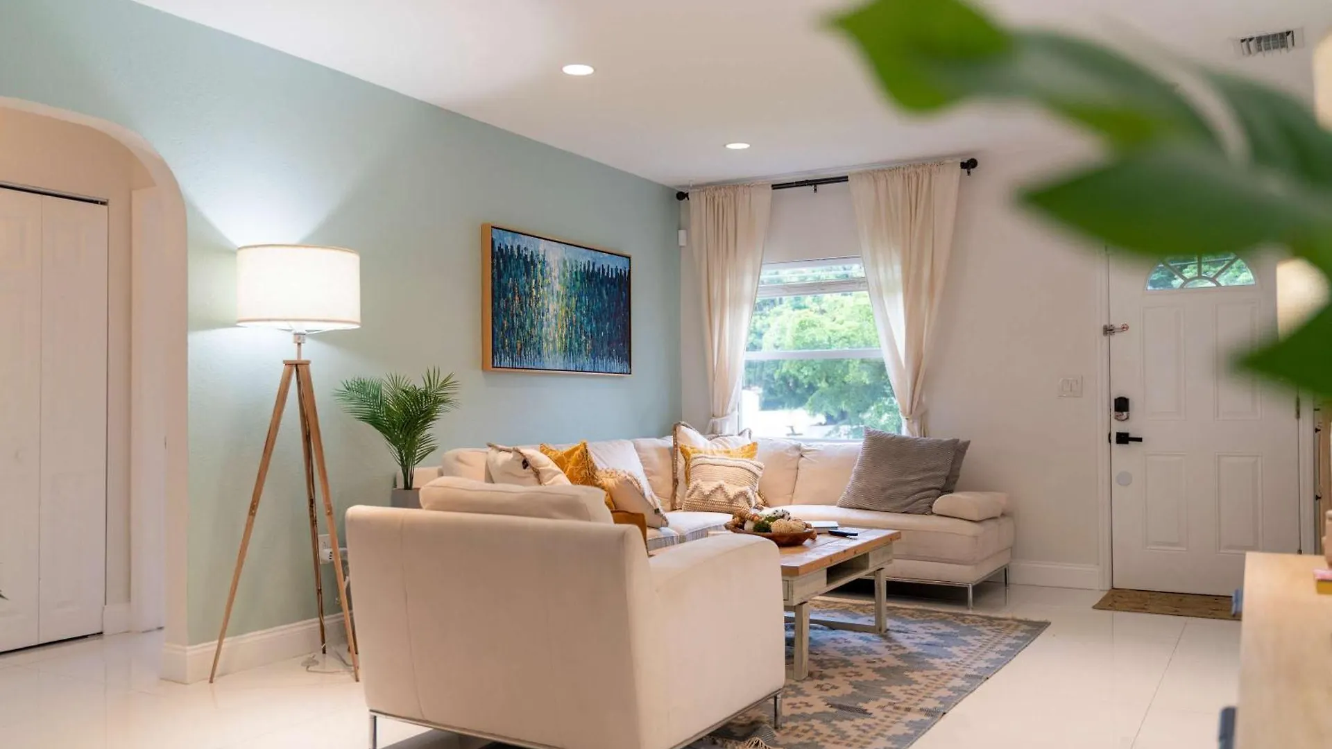 Сasa de vacaciones Arthaus- Fully Stocked Kitchen And Fenced Yard *
