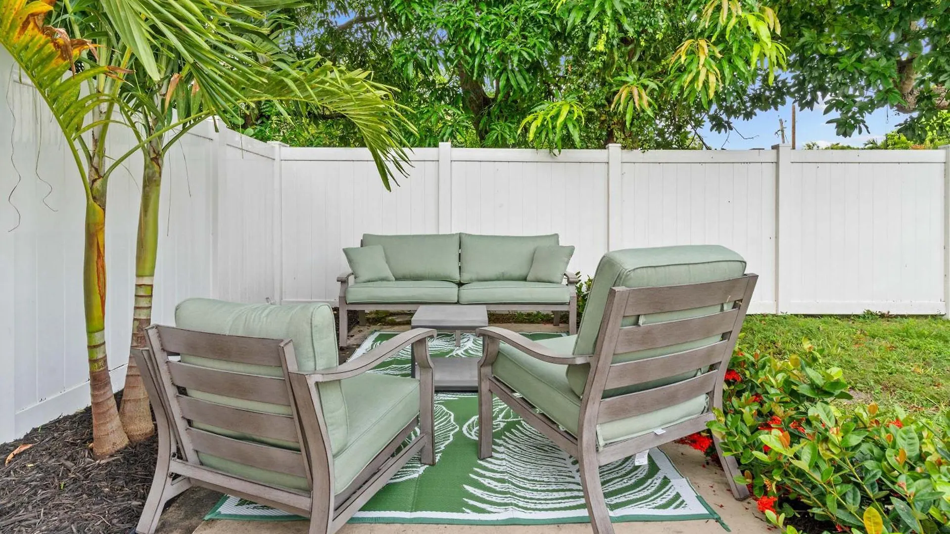 Arthaus- Fully Stocked Kitchen And Fenced Yard Holiday home