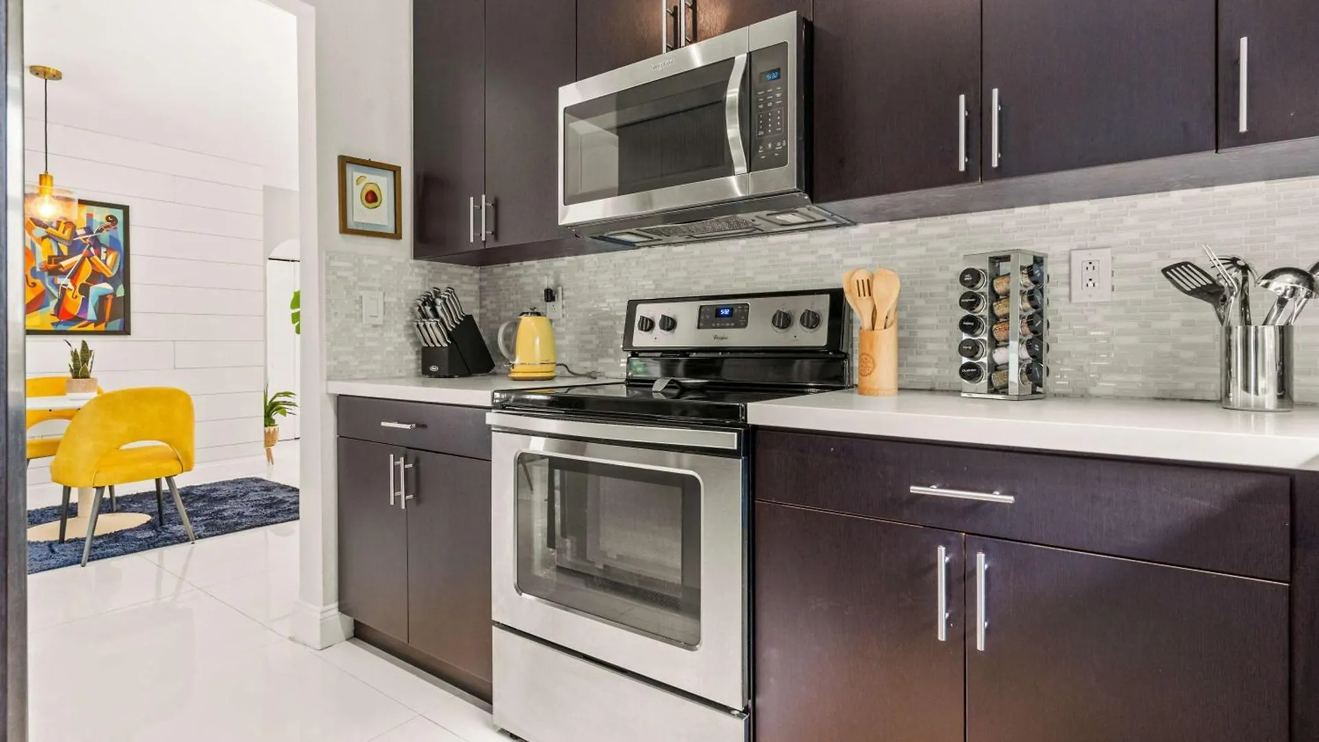 Holiday home Arthaus- Fully Stocked Kitchen And Fenced Yard