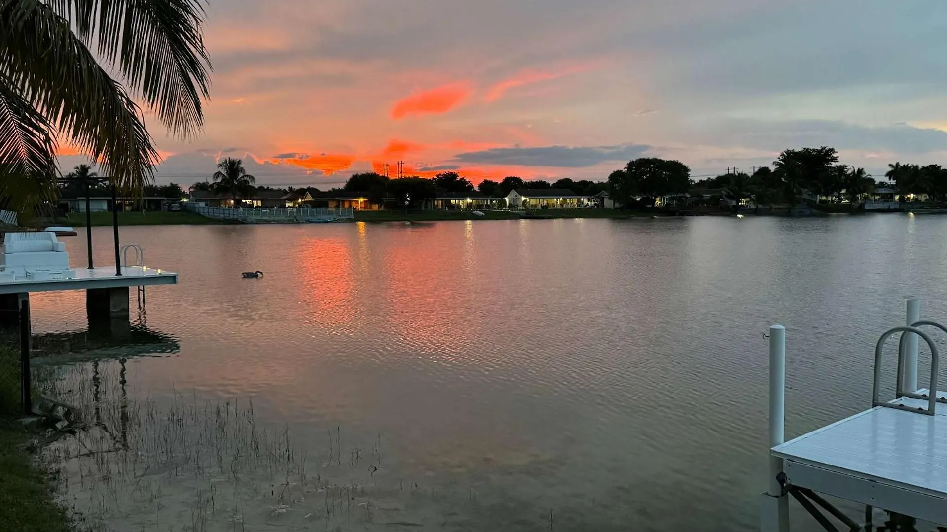 Best Location Iconic 4bd Waterfront Luxury Mia Holiday home