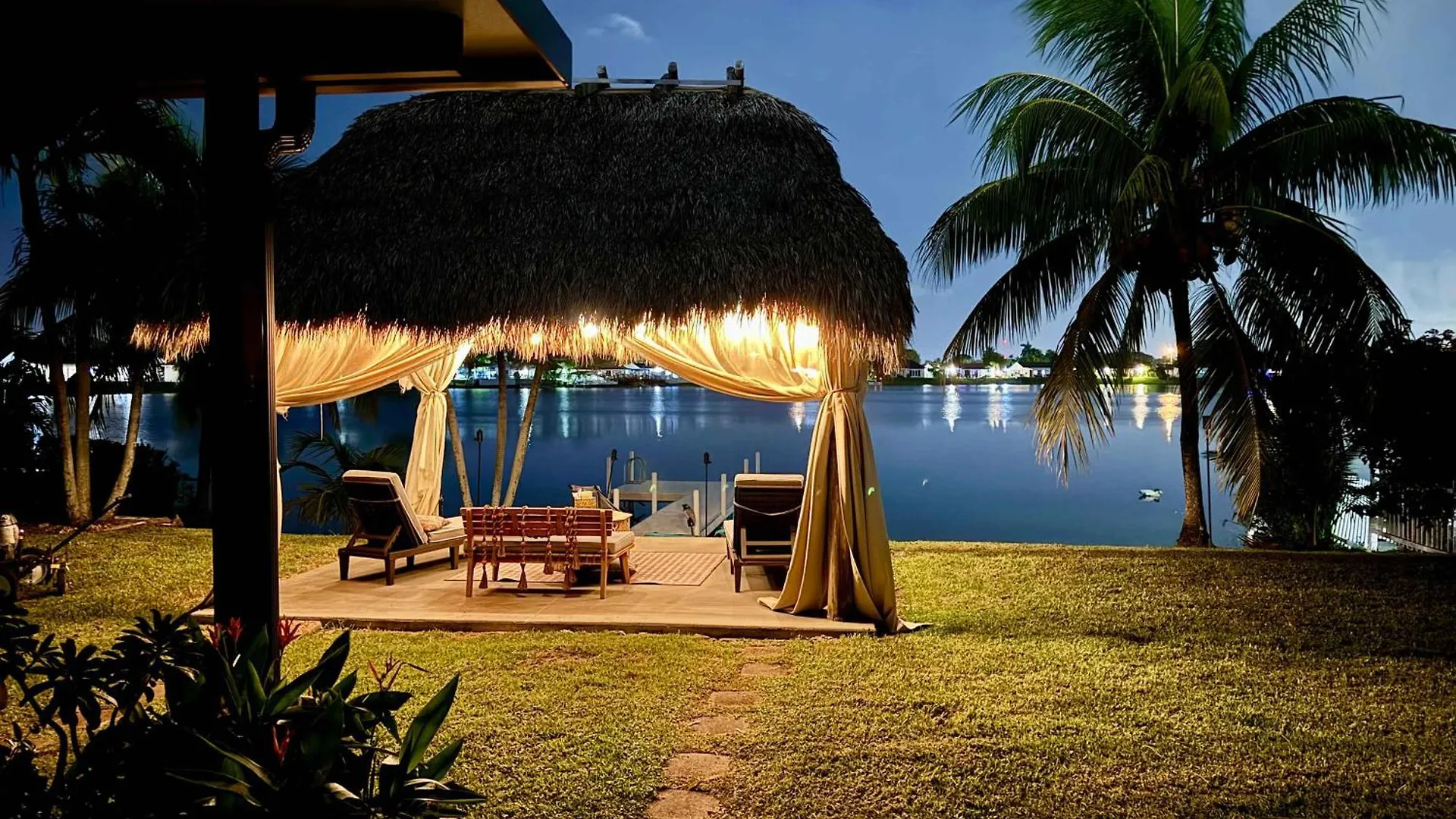 Best Location Iconic 4bd Waterfront Luxury Mia Holiday home Miami