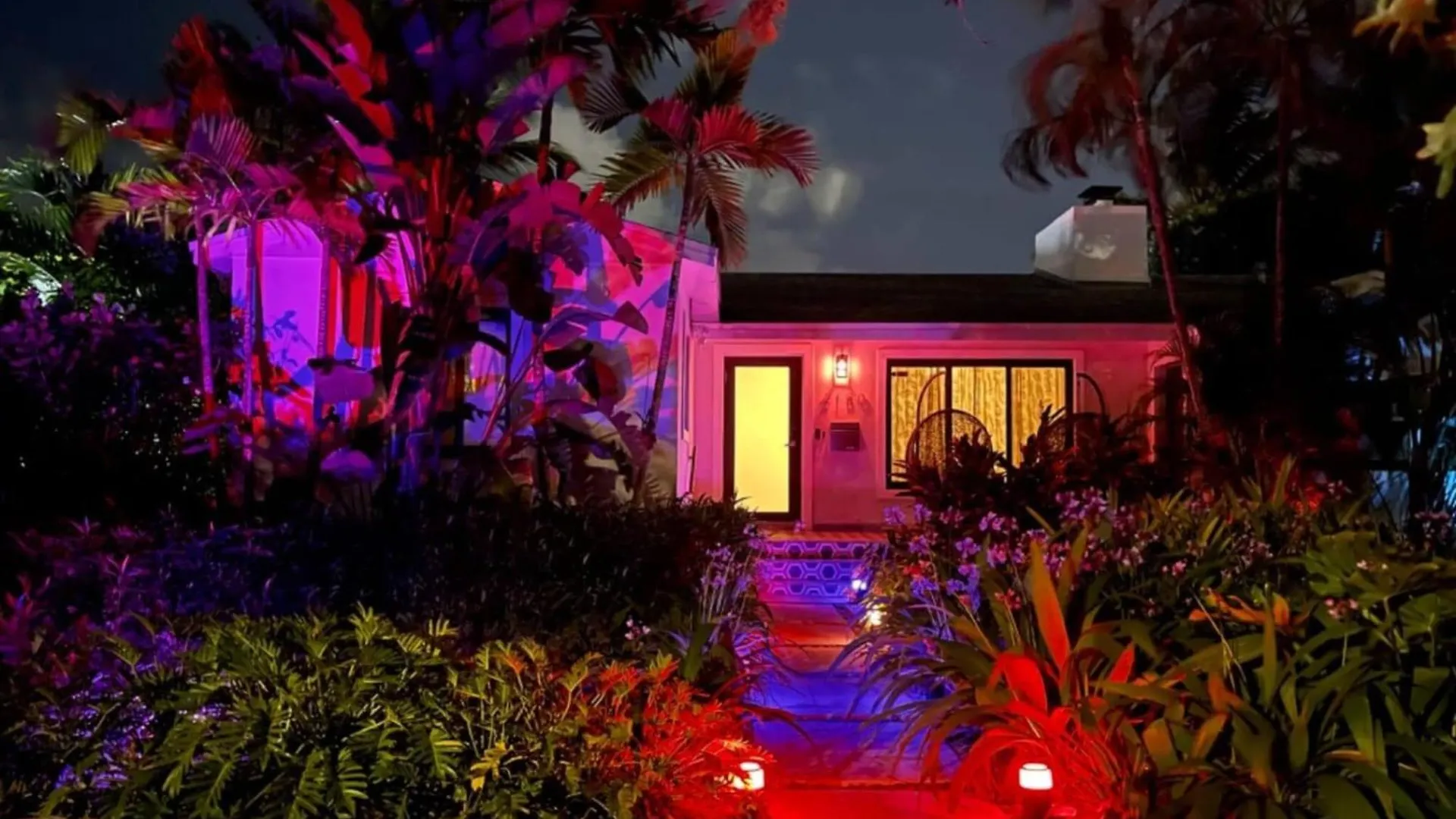 Experience Magic: Tropical Pool Escape Holiday home Miami