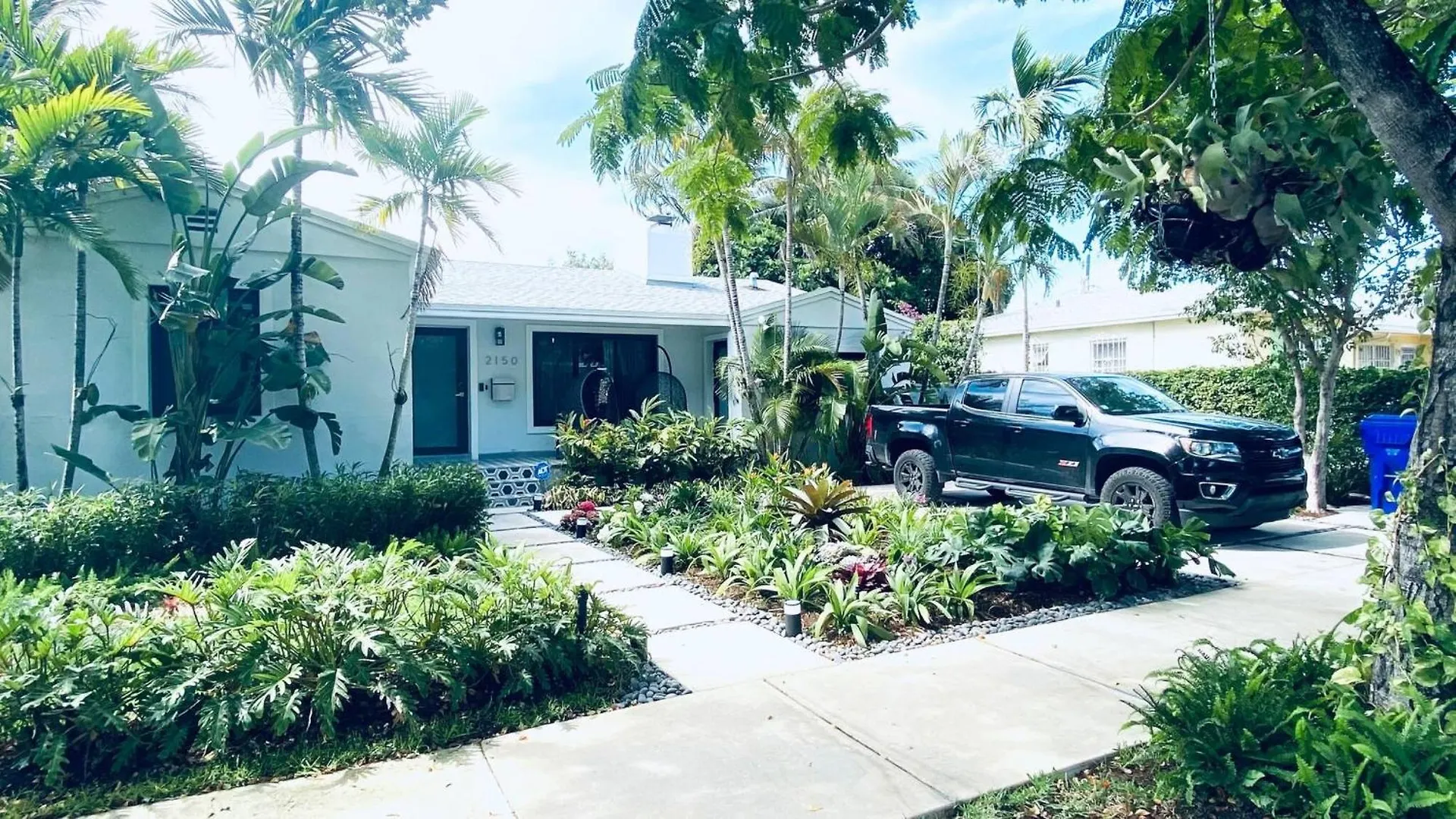 Experience Magic: Tropical Pool Escape Holiday home