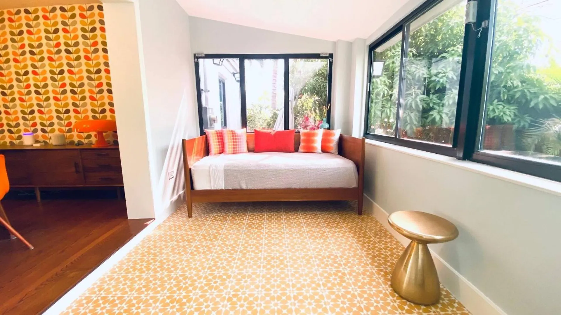 Experience Magic: Tropical Pool Escape Holiday home *