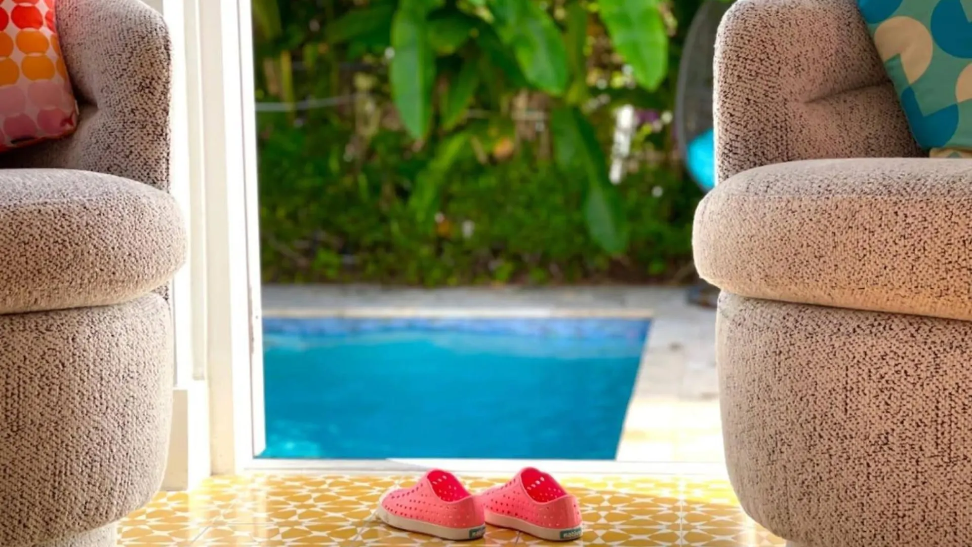 Experience Magic: Tropical Pool Escape Holiday home *