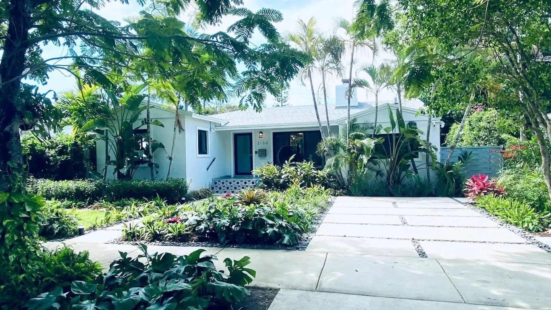 Experience Magic: Tropical Pool Escape *