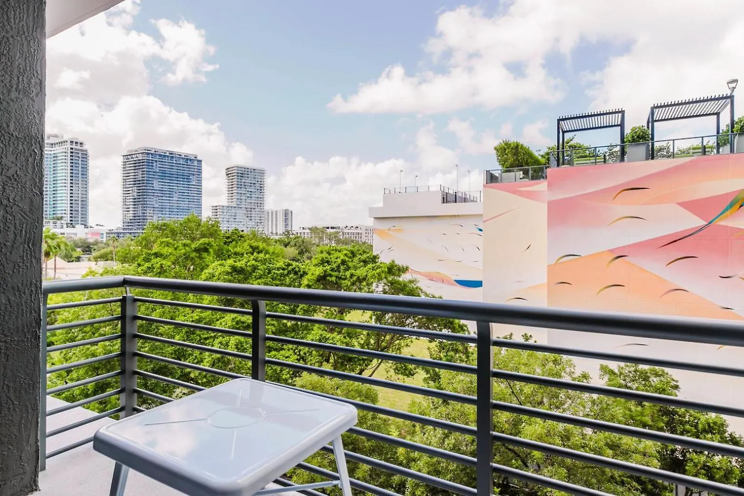Blueground Edgewater Gym Pool Ac Balcony Mia-113 公寓 *