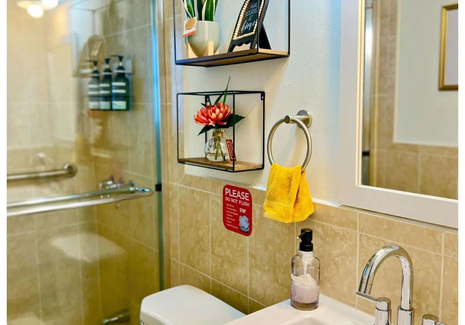 Lush Tropical Big Close To Airport, Calle 8, Coral Gables And Lots Amenities *