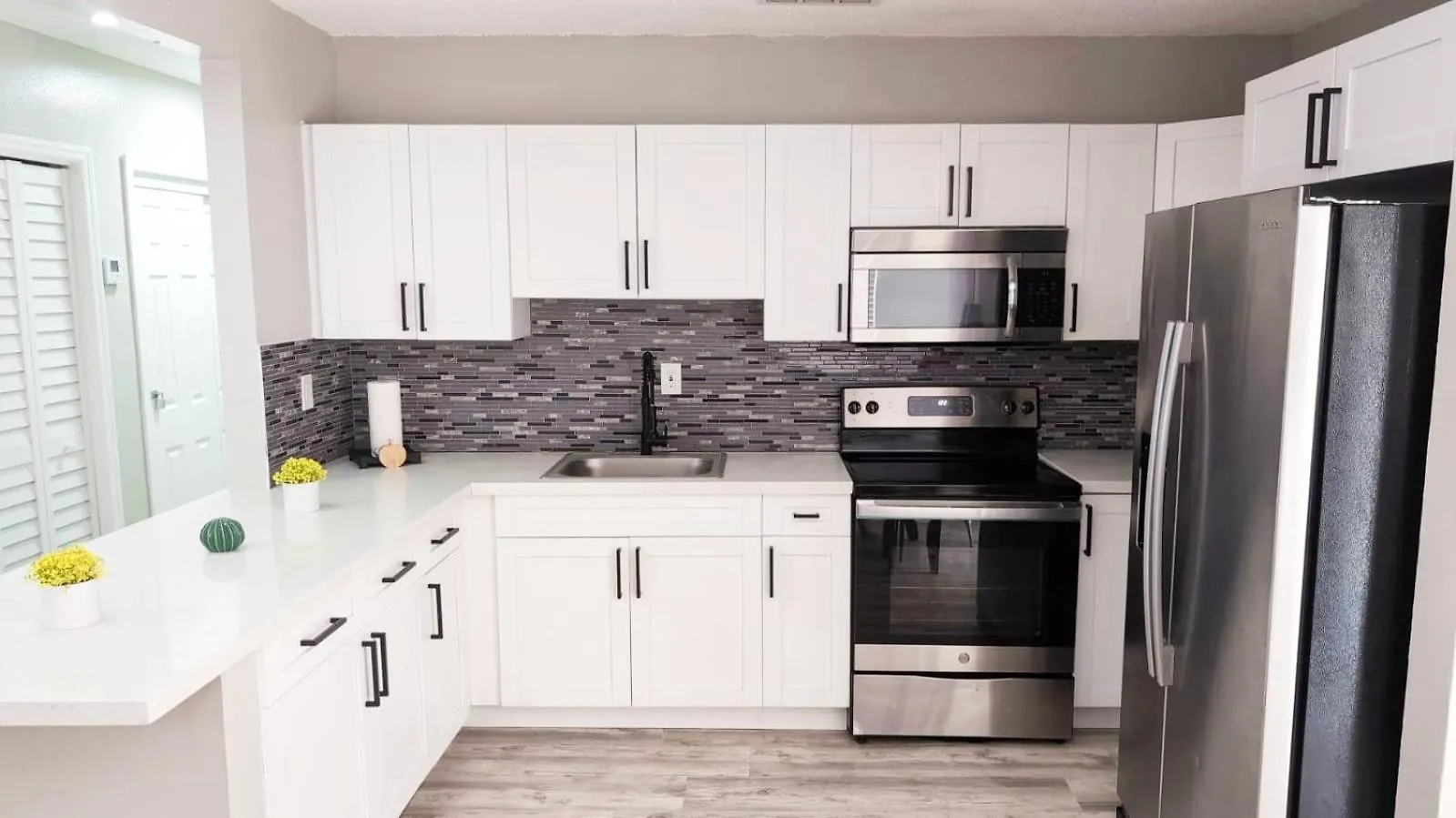 *beautiful Family House 3 Bd/2 Bathrooms+backyard*