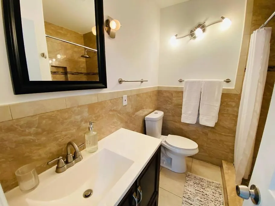 Getaway In Little Havana Near Airport, Wynwood, Calle 8 Brickell, Coral Gables And , Fenced Parking Apartamento *