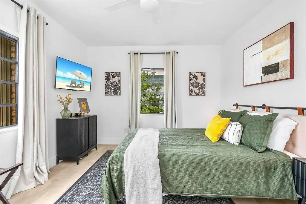 Holiday home Modern Designer In Vibrant Little Haiti
