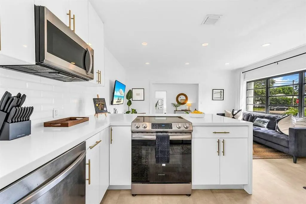 Holiday home Modern Designer In Vibrant Little Haiti *