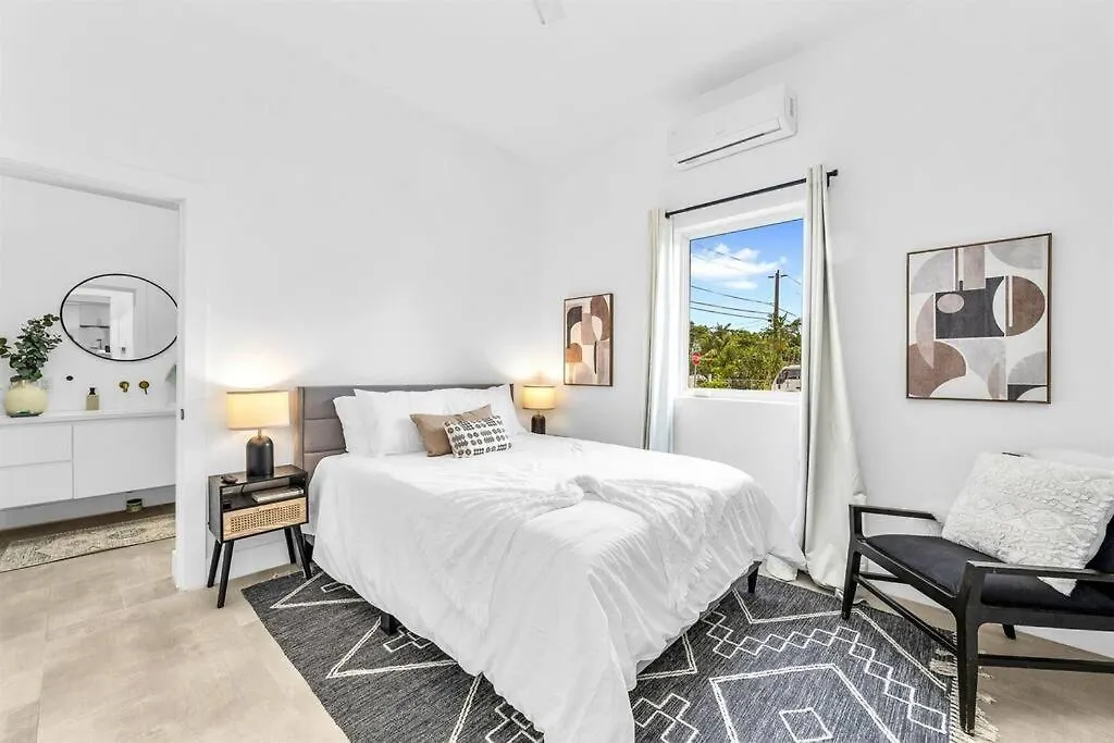 Holiday home Modern Designer In Vibrant Little Haiti *