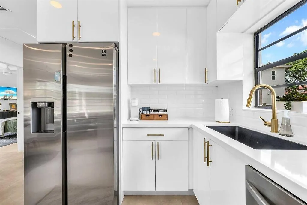 Modern Designer In Vibrant Little Haiti Holiday home Miami