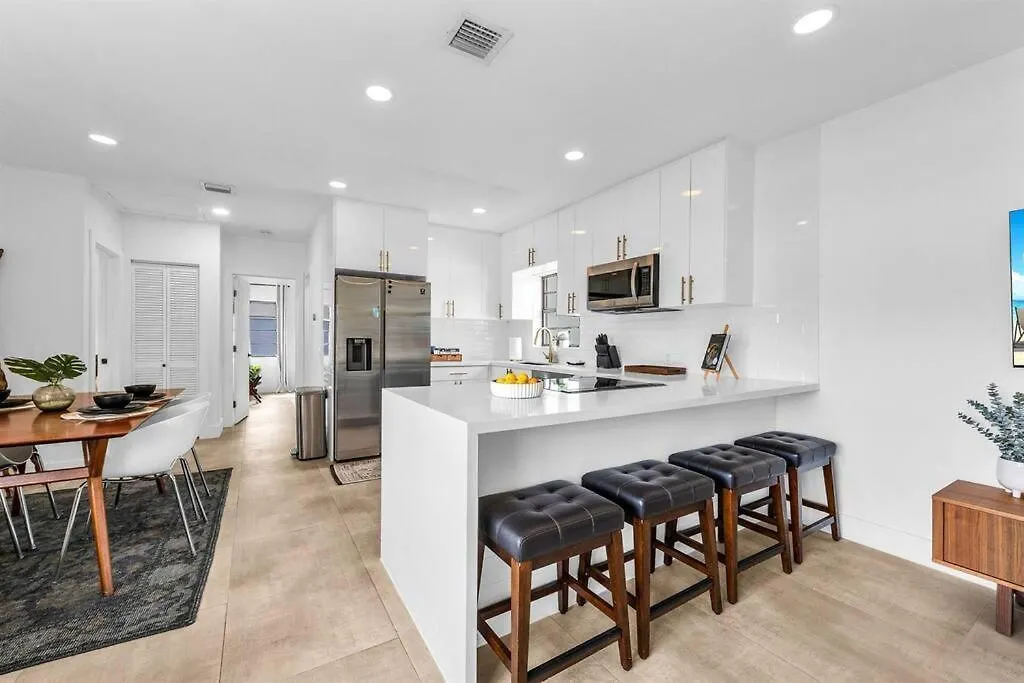 Holiday home Modern Designer In Vibrant Little Haiti *
