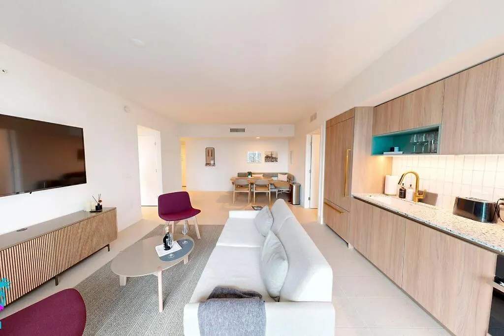 Apartment Stunning 2 Bed 2 Bath W Balcony & Incredible Views Miami