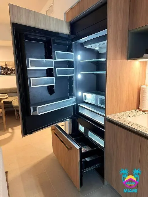 Stunning 2 Bed 2 Bath W Balcony & Incredible Views Apartment *