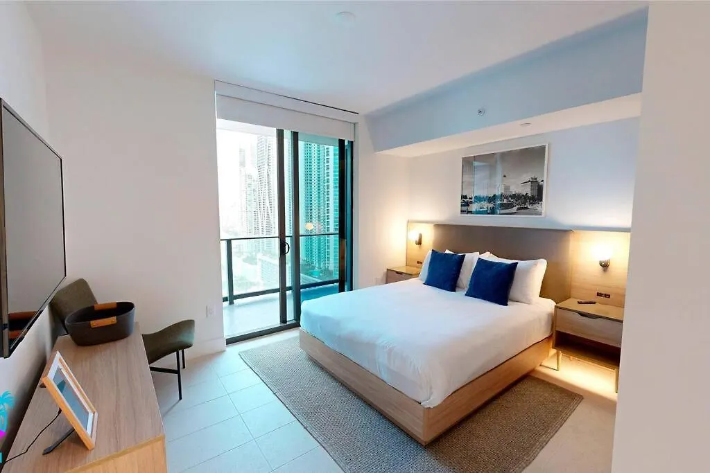 Stunning 2 Bed 2 Bath W Balcony & Incredible Views Miami