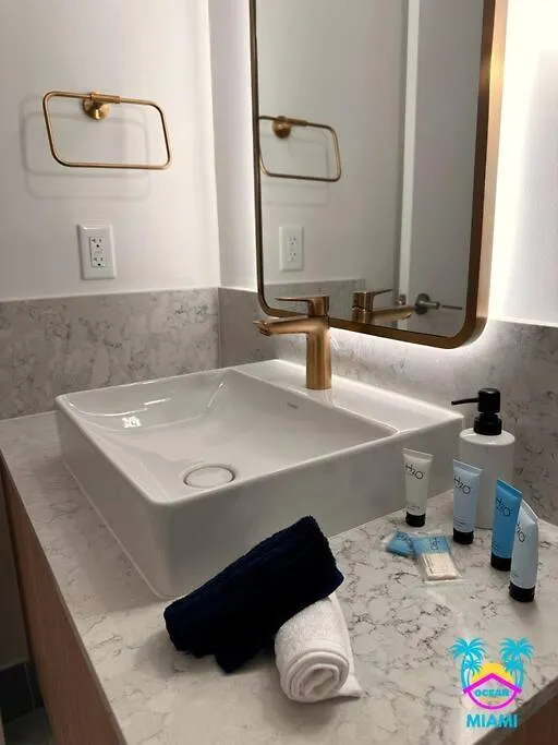 Stunning 2 Bed 2 Bath W Balcony & Incredible Views