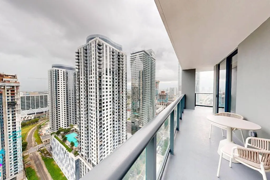 Apartment Stunning 2 Bed 2 Bath W Balcony & Incredible Views Miami
