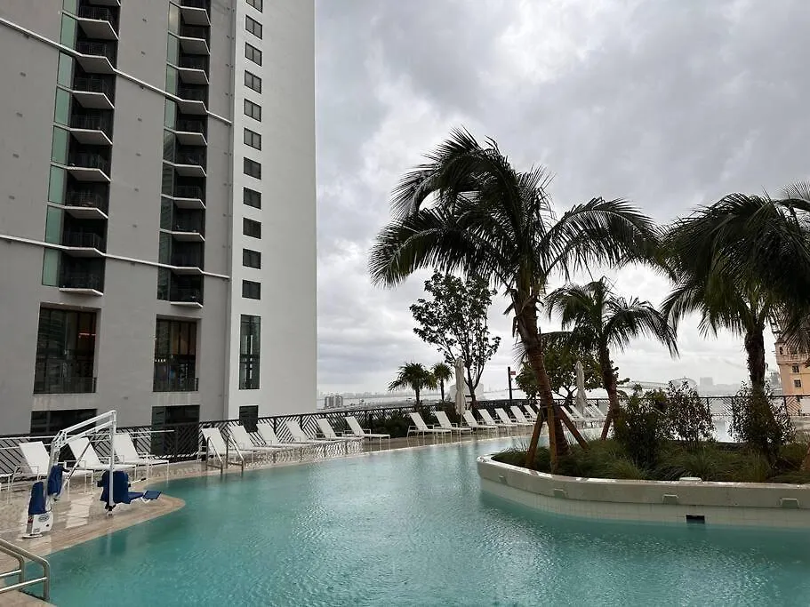 Stunning 2 Bed 2 Bath W Balcony & Incredible Views Apartment *