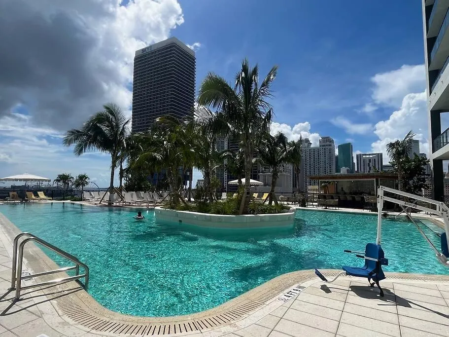 Stunning 2 Bed 2 Bath W Balcony & Incredible Views Apartment Miami