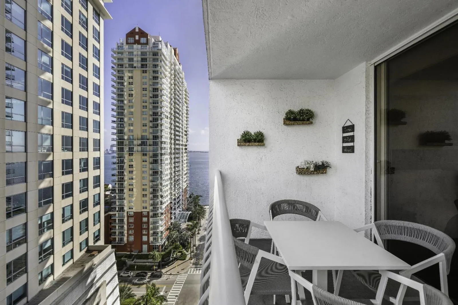 In Brickell With Pool, Gym, Free Parking And Game Apartment