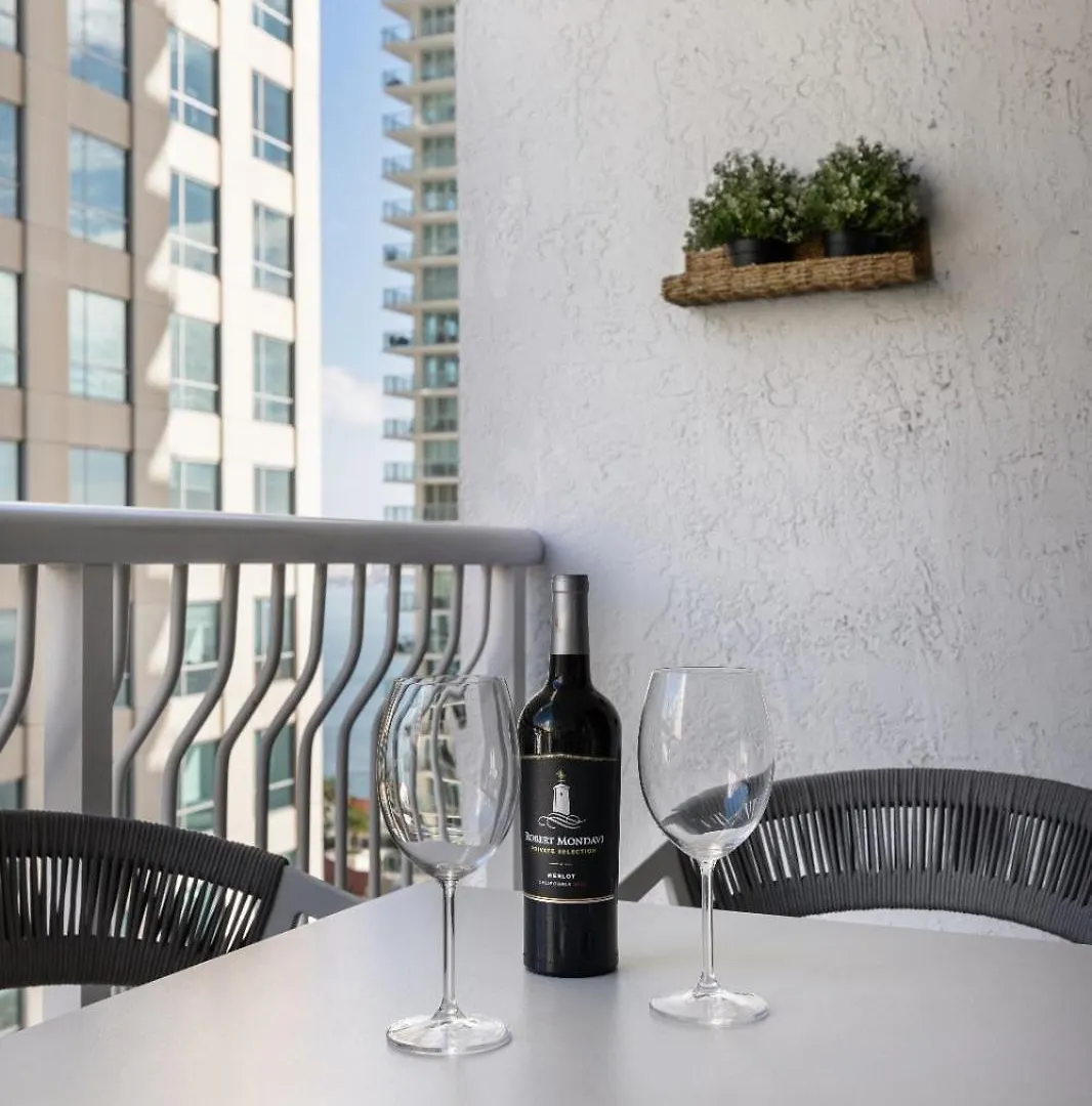 In Brickell With Pool, Gym, Free Parking And Game *