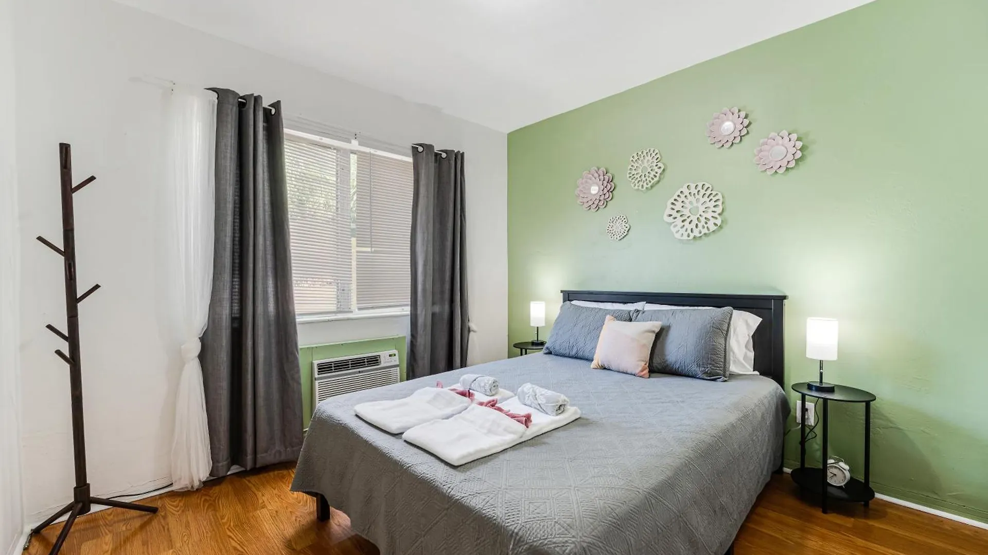 Apartment Serene 1br Steps From Downtown And Calle 8 *