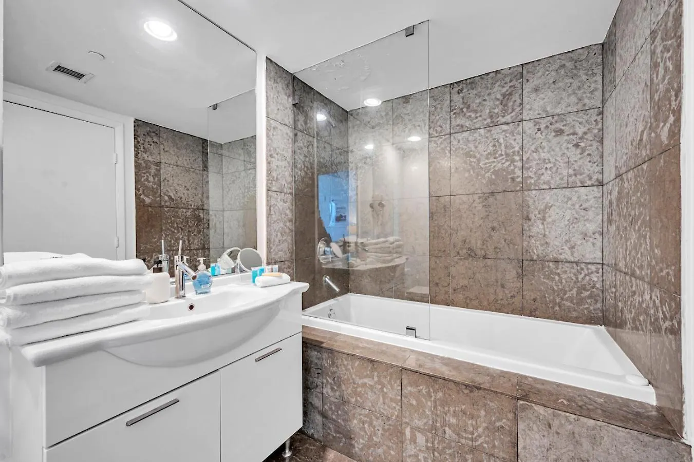 Unique 1br Icon Brickell Waterviews-freespa 아파트 마이애미