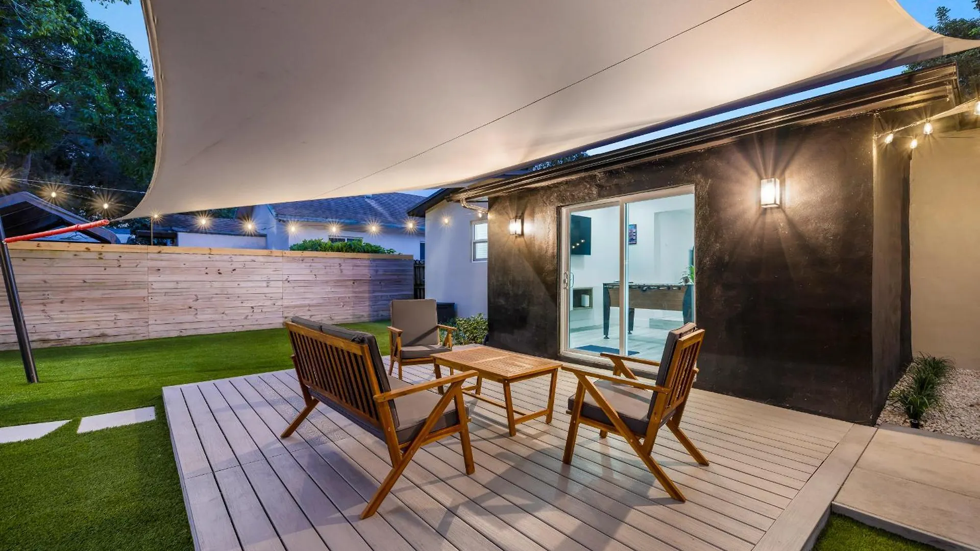 Modern In Design District ! Holiday home *