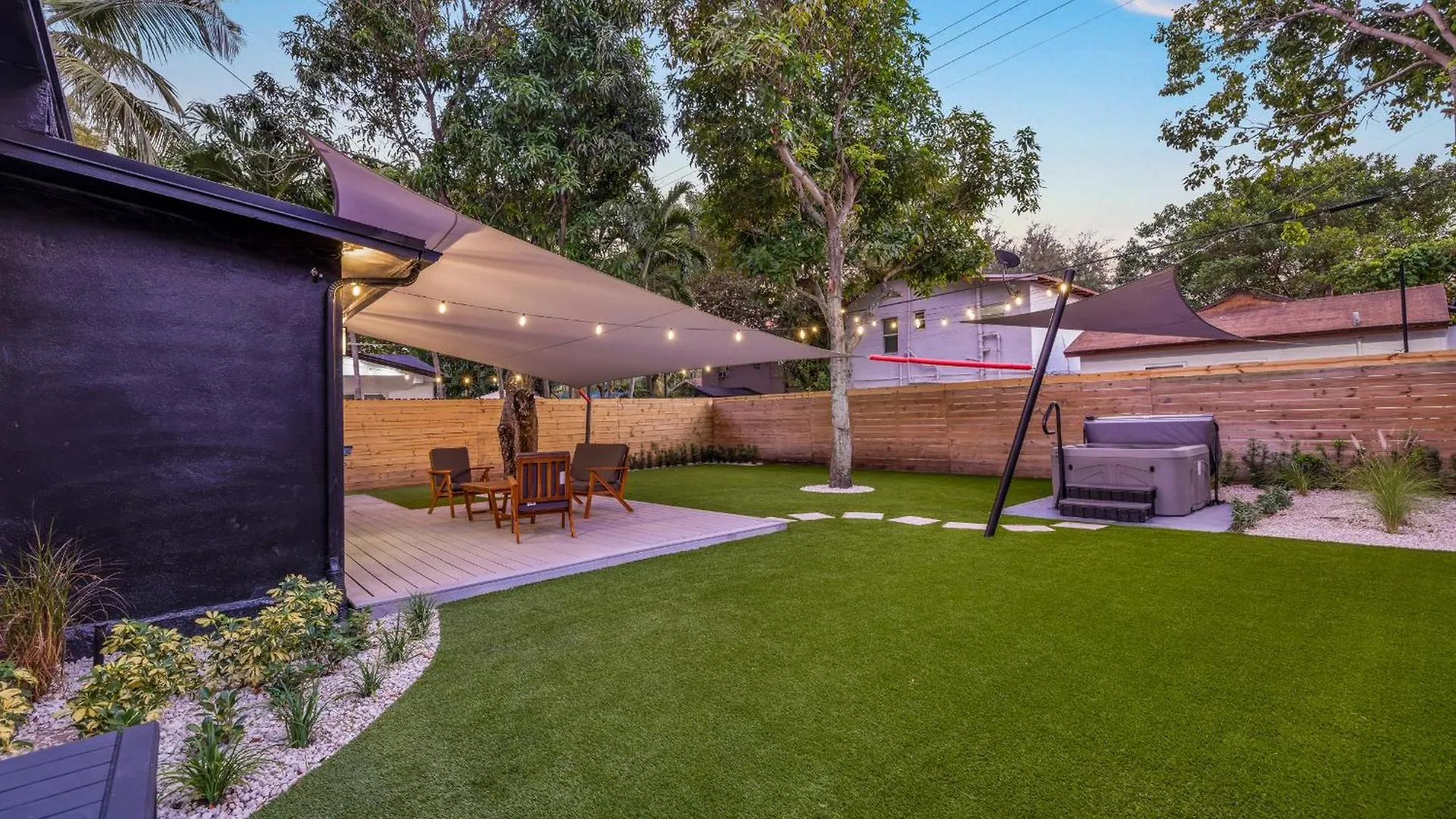 Modern In Design District ! Holiday home *