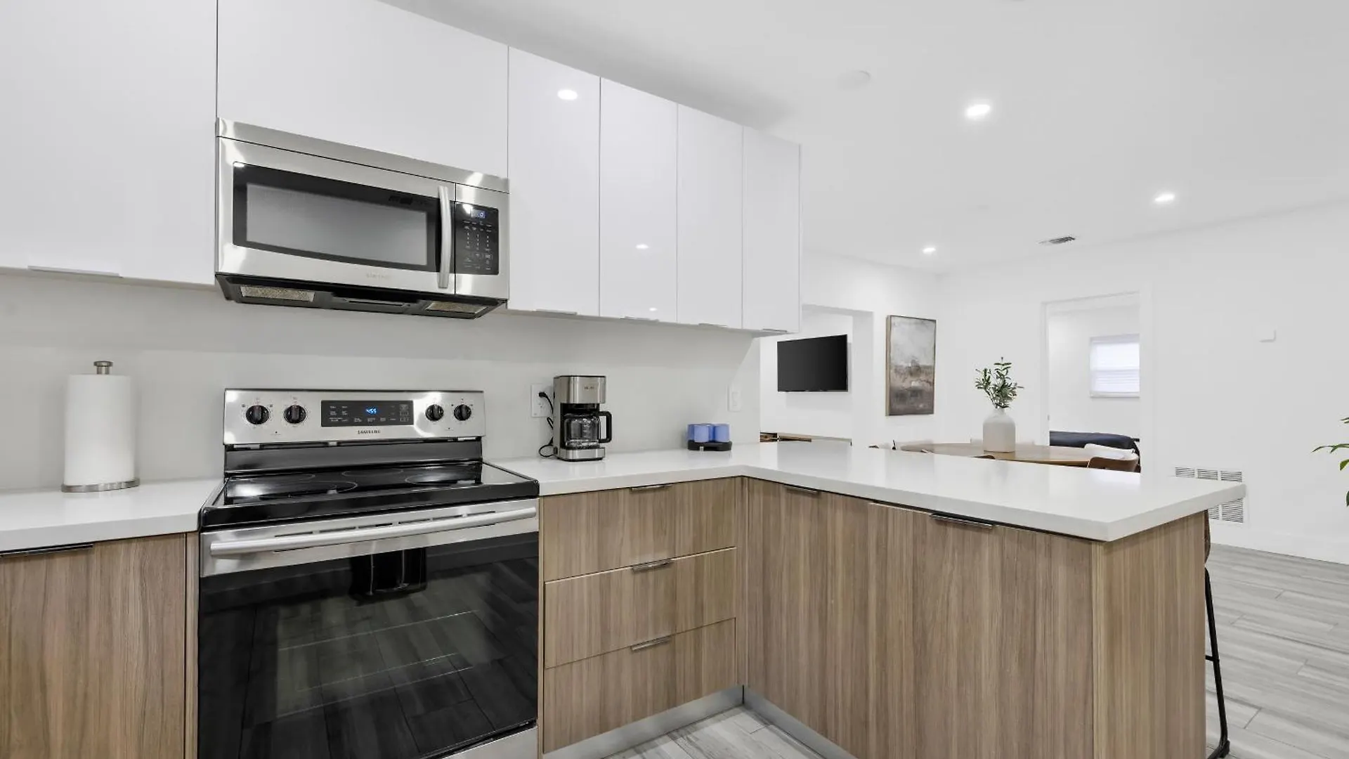 Modern In Design District ! *
