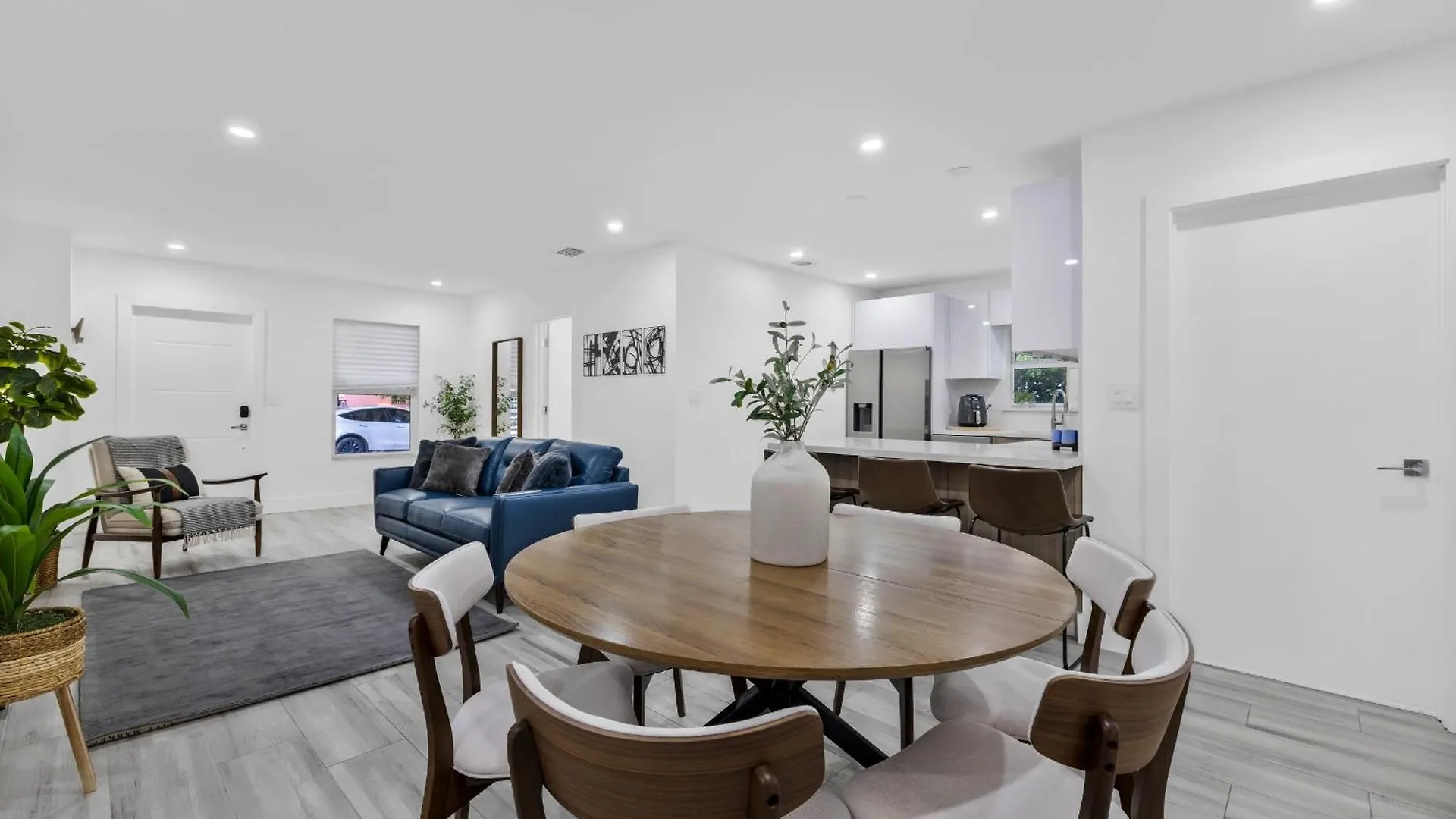 Modern In Design District !