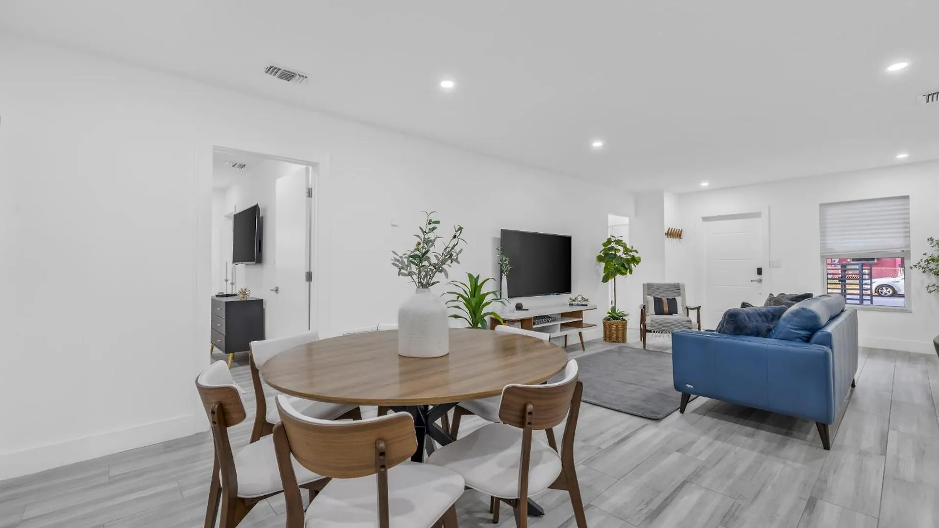 Modern In Design District ! Holiday home
