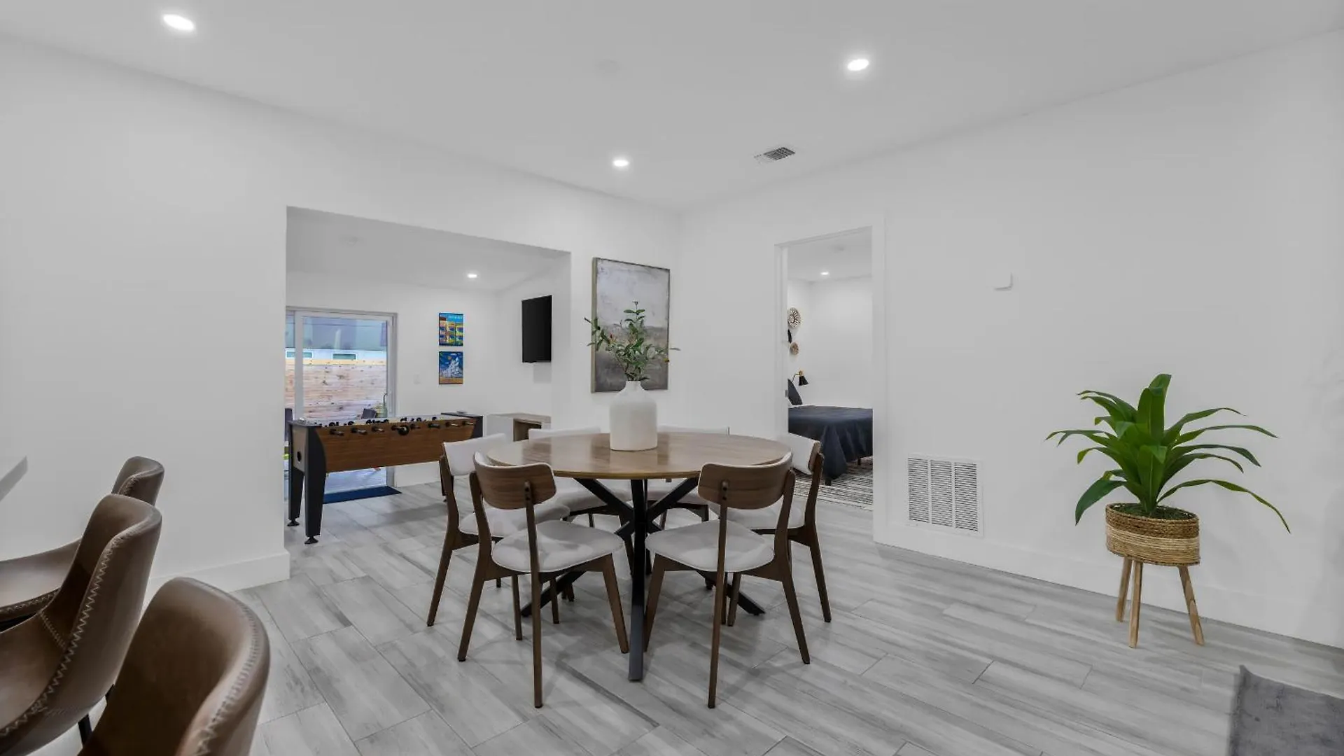 Modern In Design District ! *