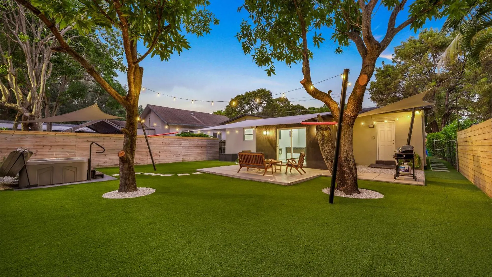 Holiday home Modern In Design District !