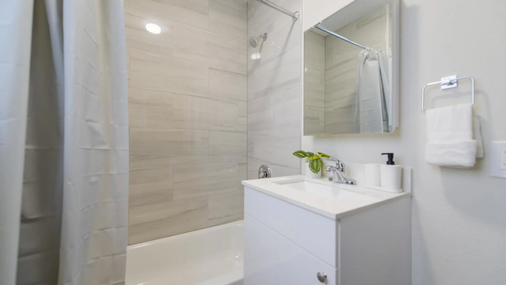 Comfortable Studio Near Calle Ocho In Apartment Miami