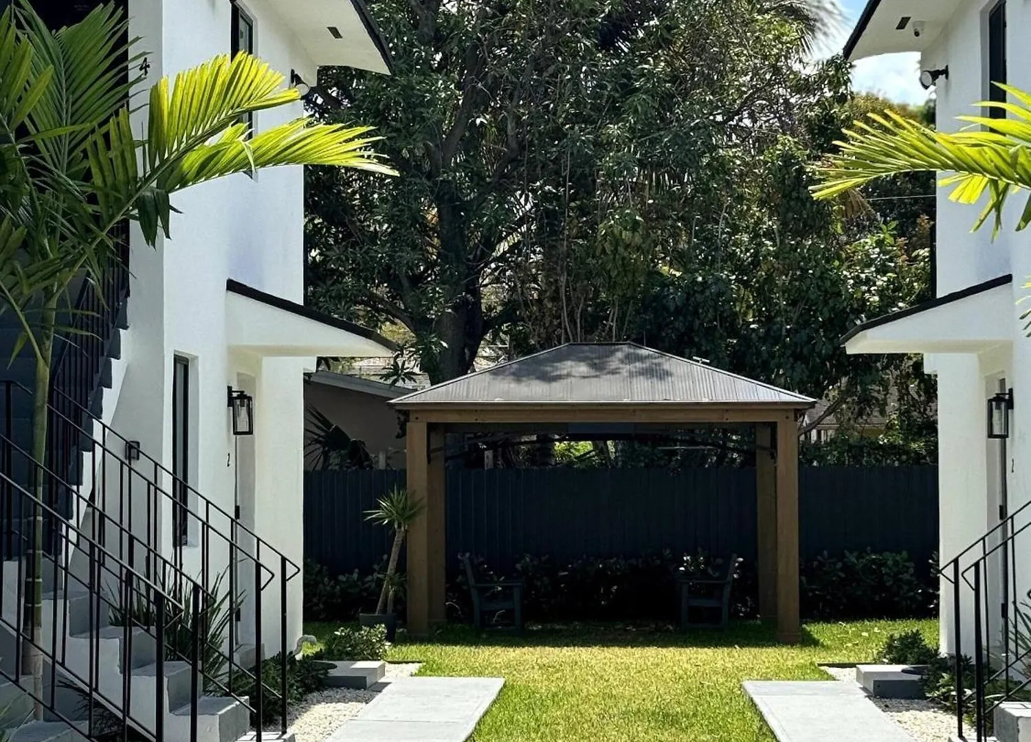 Apartment Urban Elegance: Trendy Modern In Wynwood