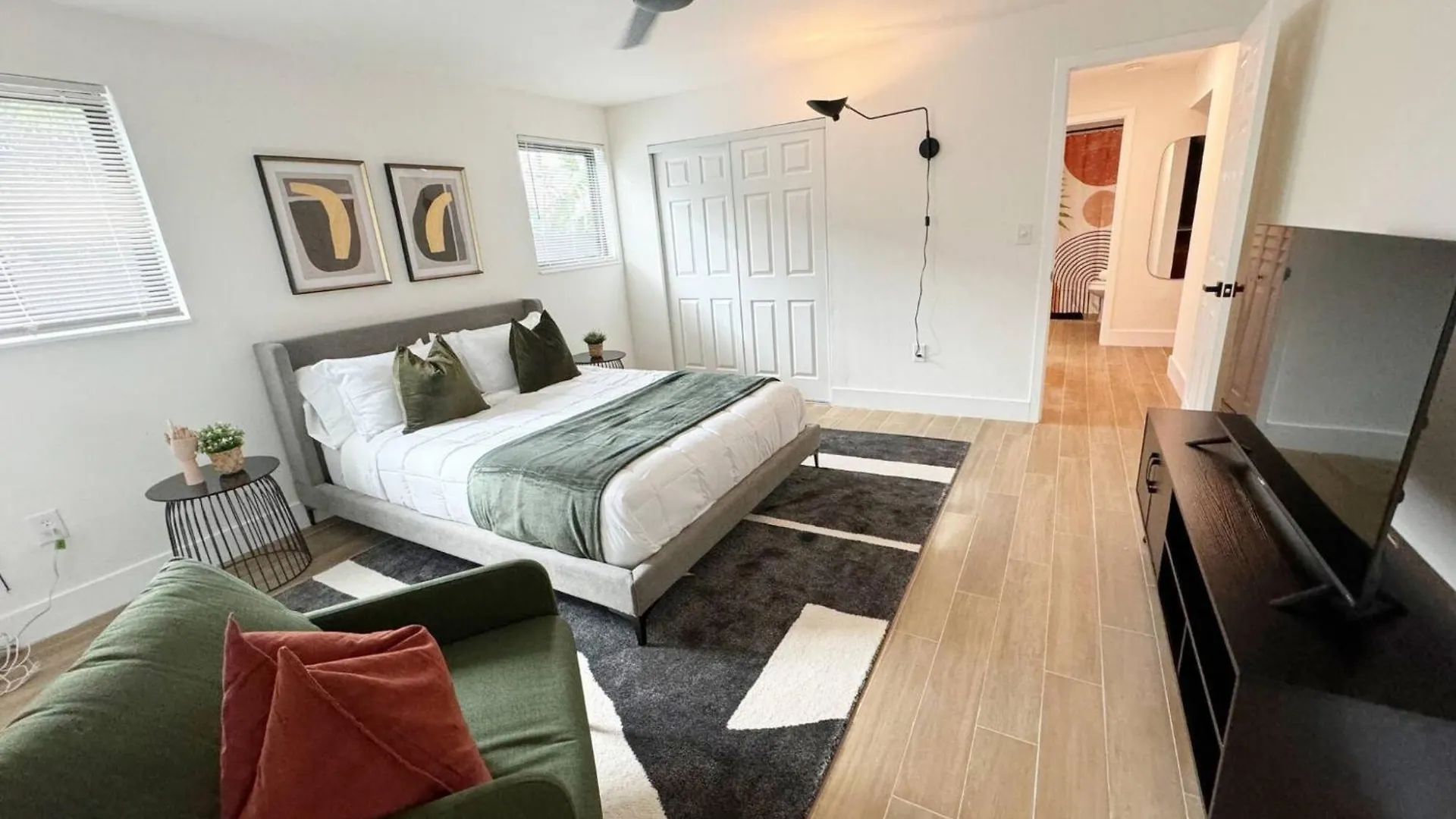 Urban Elegance: Trendy Modern In Wynwood *