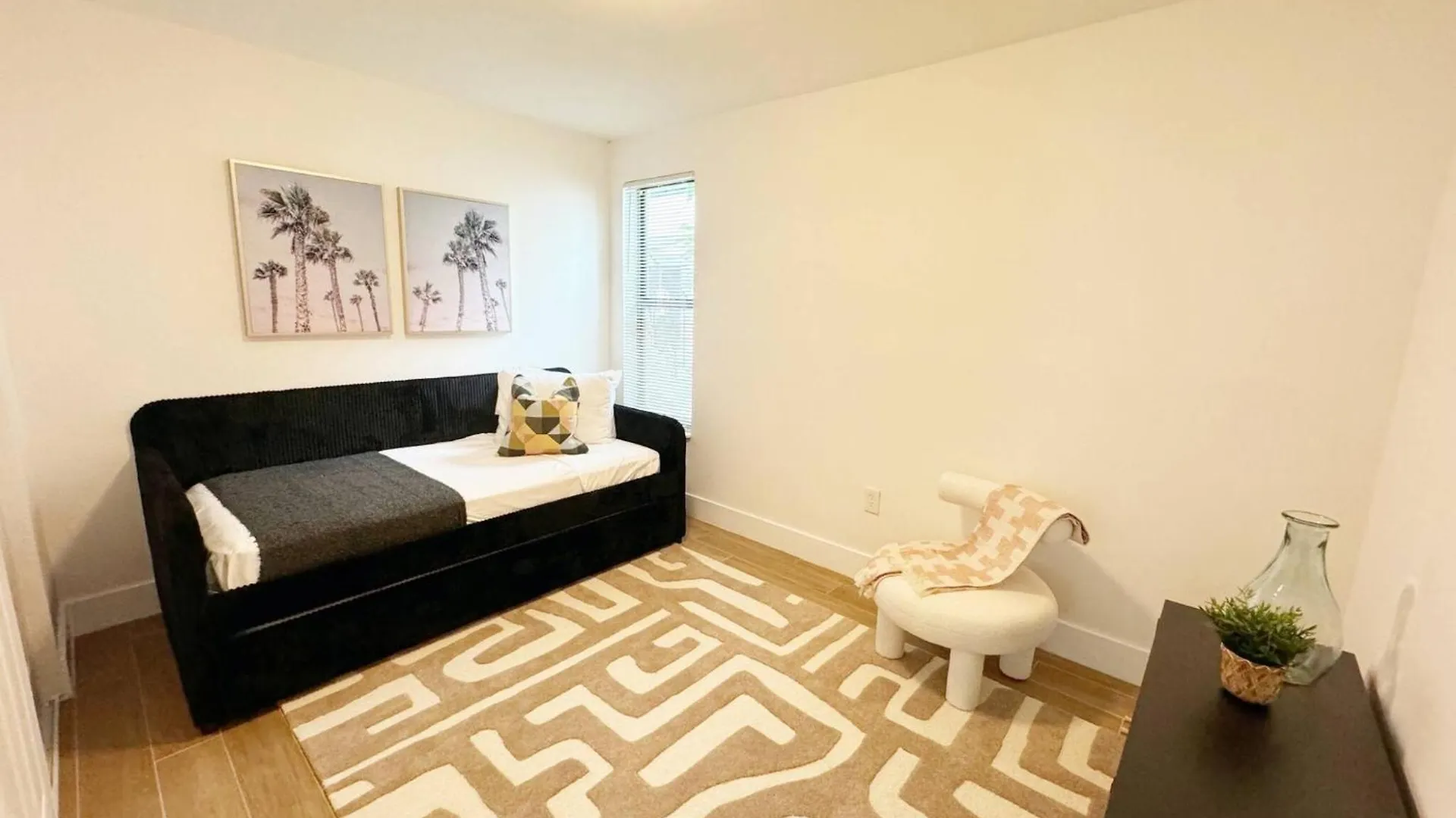 Apartment Urban Elegance: Trendy Modern In Wynwood
