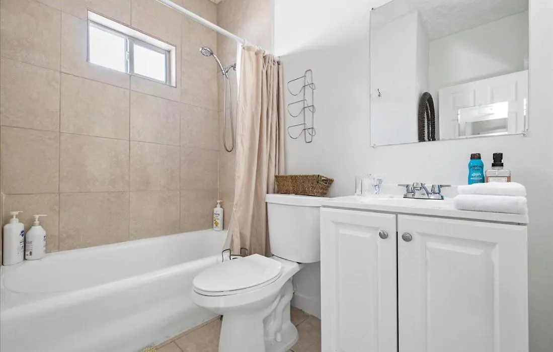 Homestay Private #3 Parking Tv Cable Tv, Wifi Centrally Located