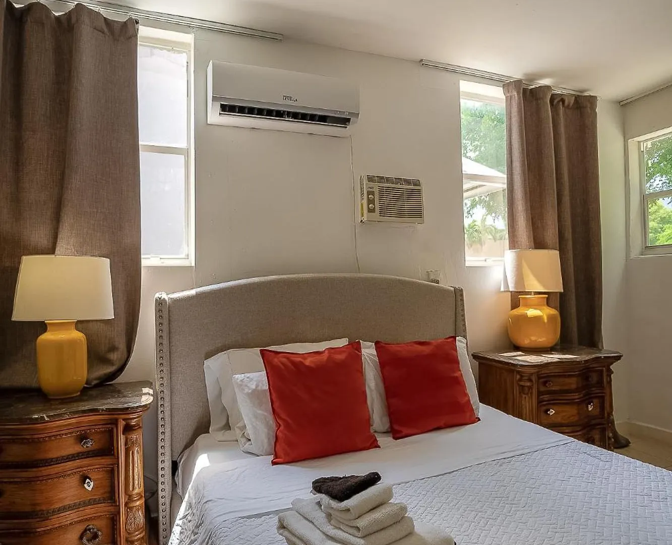 Private #3 Parking Tv Cable Tv, Wifi Centrally Located Homestay *