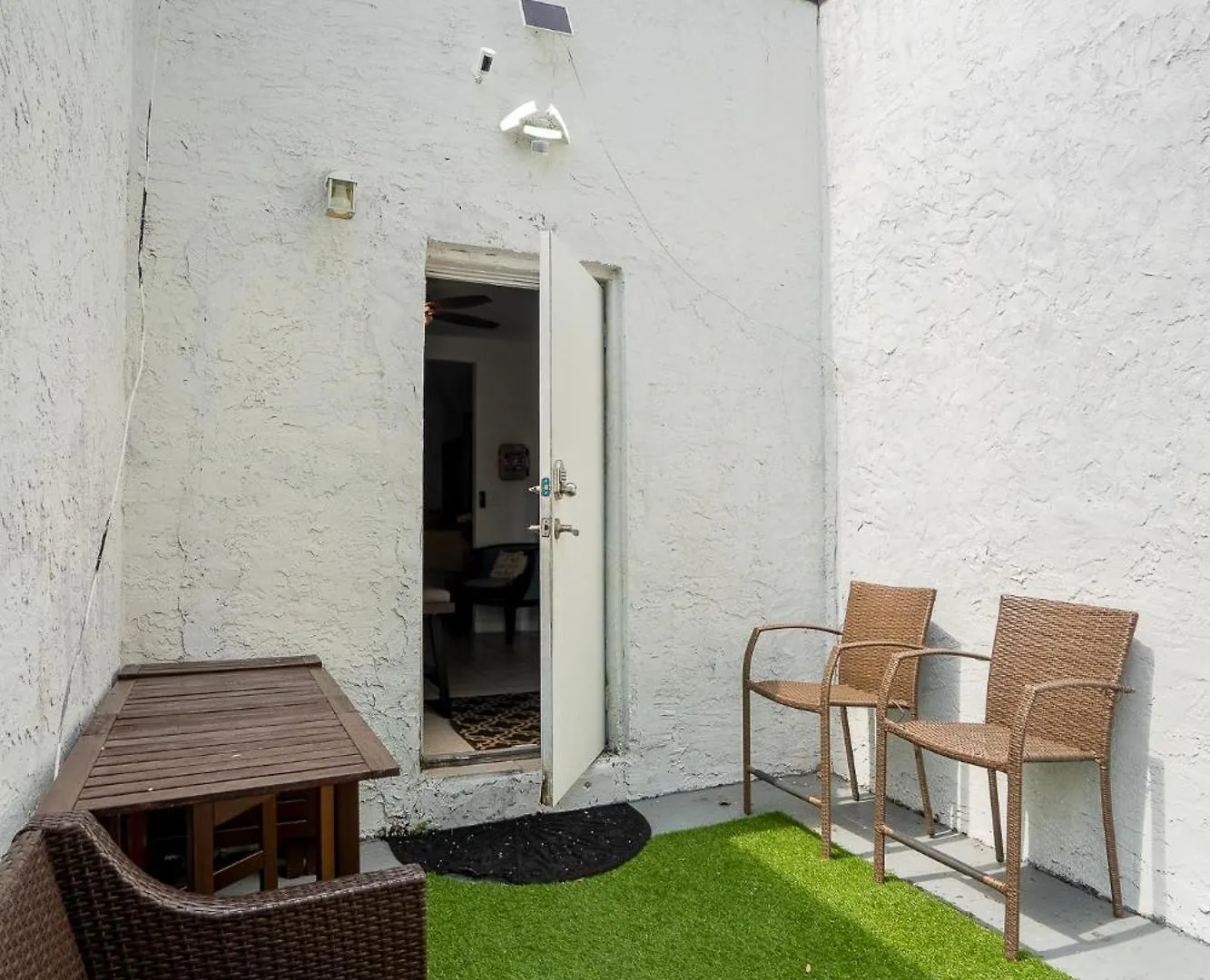 Private #3 Parking Tv Cable Tv, Wifi Centrally Located Homestay Miami
