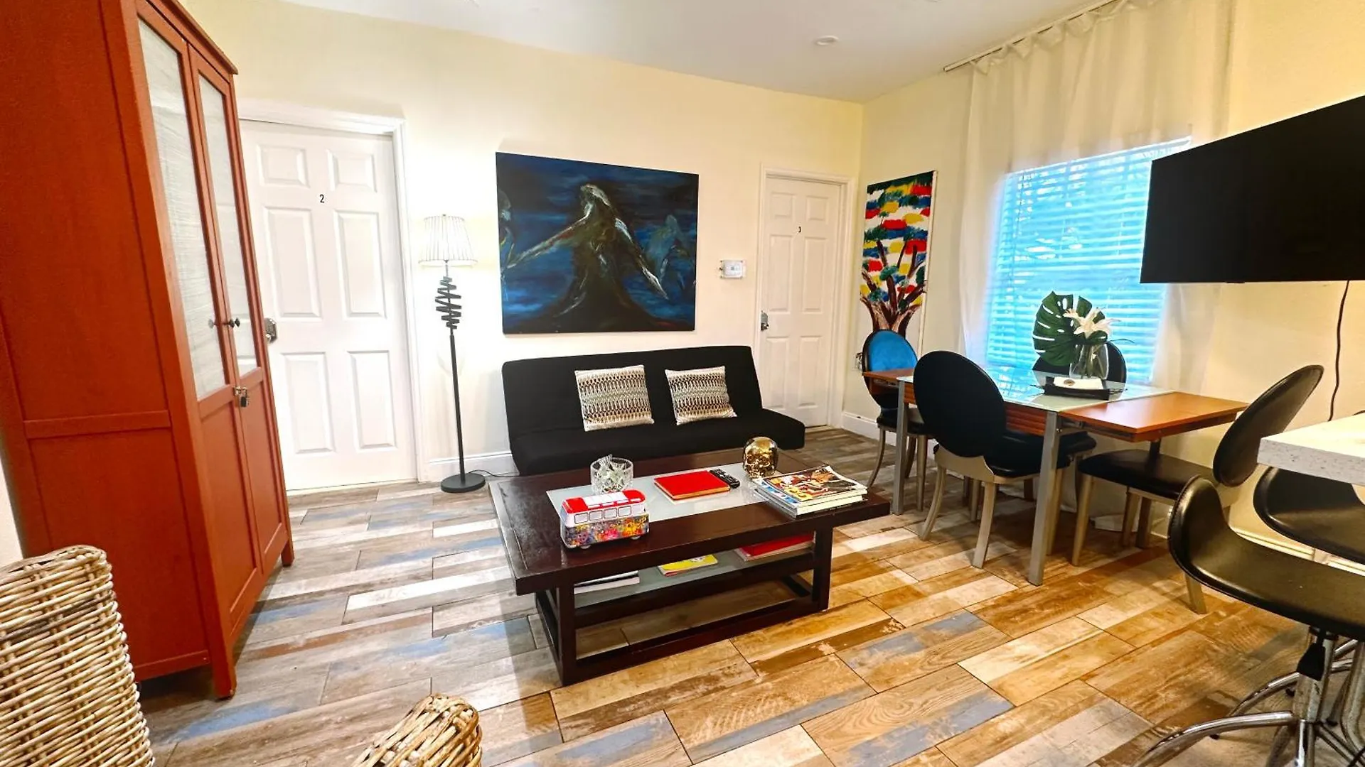 Homestay Private At Centrally Located With Free Parking *
