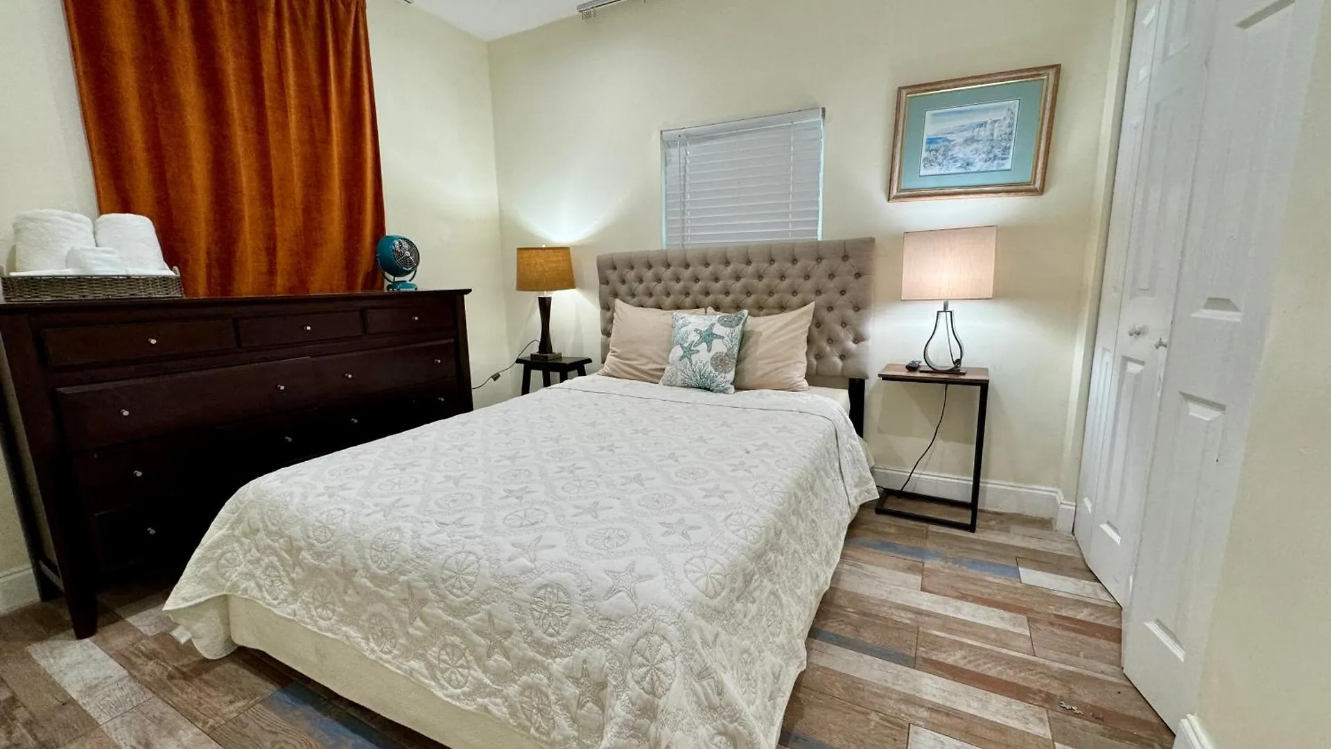 Private At Centrally Located With Free Parking Alloggio in famiglia *