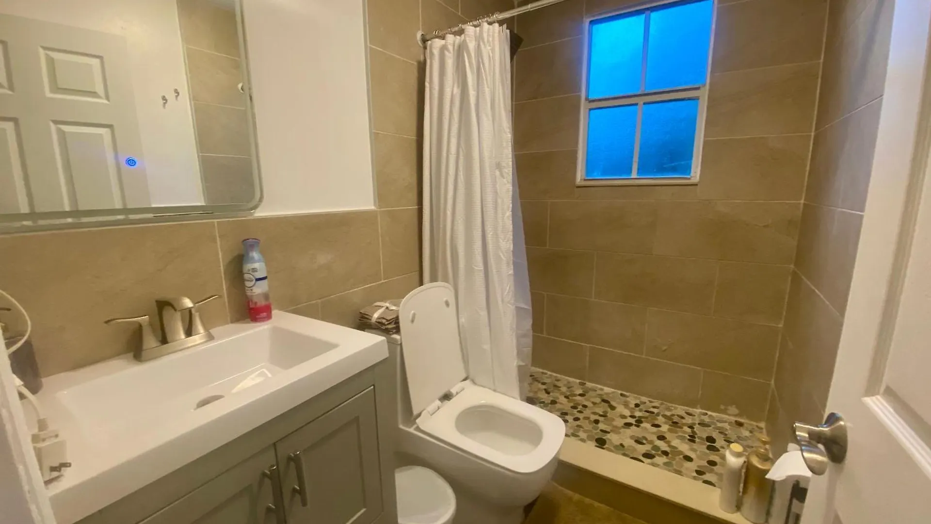 Homestay Private At Centrally Located With Free Parking *